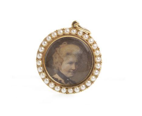 LATE VICTORIAN PHOTOGRAPH PORTRAIT PENDANTof circular form, with a portrait photograph of a woman facing right, within a grai