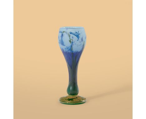DAUMPetit vase sur piédouche à décor de feuilles et fleurs de jacinthe des boisCirca 1905Signé 'Daum Nancy' avec la croix de 