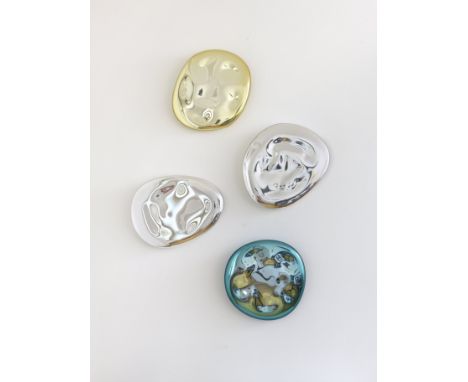 ARIK LEVY (1963-)Ensemble de quatre appliques murales mod. 'Mercury'2014Pièces uniquesSigné, datéVerre soufflé Bleu: H: 42cm.