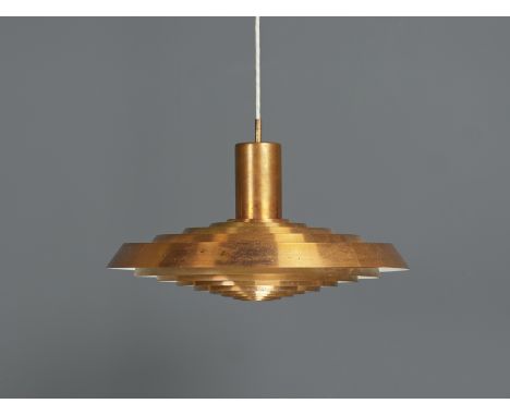 POUL HENNINGSEN (1894-1967)Suspension mod. 'Plate'Création en 1958Edition Louis PoulsenCuivre partiellement peintH: 25cm.(9 1