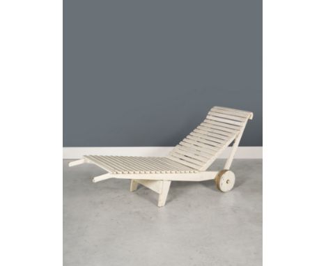 AINO AALTO (1894-1949)Chaise longue mod. 'Mairea'Création circa 1938Edition Huonekalu-ja Rakennustyötehdas A.B.Bois peintH: 6