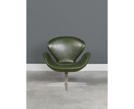 ARNE JACOBSEN (1902-1971)Fauteuil mod. 'FH3320' dit 'Swan'Création 1958Edition Fritz HansenEtiquette partielle de l'éditeurFi