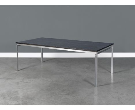POUL KJAERHOLM (1929-1980)Table mod. 'PK 55'Création en 1957Edition Fritz HansenEstampille de l'éditeurBois peint et acier ch