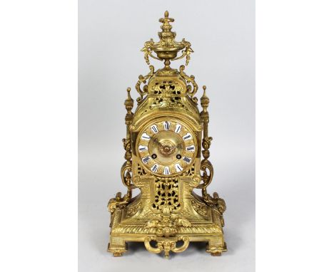 A GOOD 19TH CENTURY FRENCH BRASS MANTLE CLOCK, with black and white enamel Roman numerals, eight-day movement, striking on a 