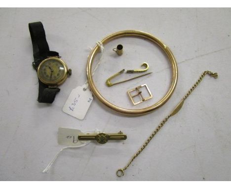 A selection of 15ct and 9ct jewellery to include a ladies' gold cased wristwatch on a satin band bracelet, a 9ct gold bangle 