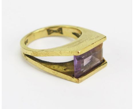 A Modernist 9ct Gold and Amethyst Dress Ring with split shank, c. 11.2x6.3mm stone, size K, hallmarked, 5.79g 