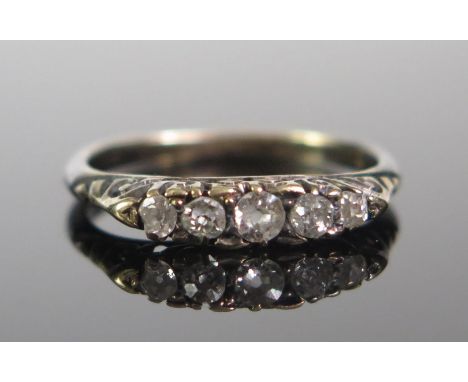 An 18ct Gold and Old Cut Diamond Five Stone Ring, size M.25, 2.1g 