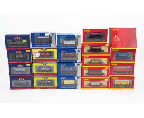 20 Hornby, Bachmann, Dapol and Oxford Rail OO Gauge Rolling Stock, wagons and brake vans (all boxed) 