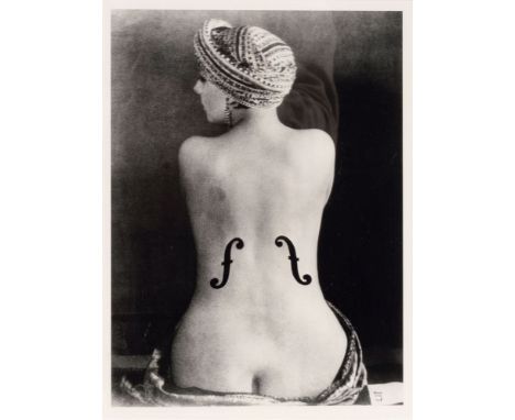 Man Ray (Philadelphia 1890 - Paris 1976). Le Violon d'Ingres. 1991. Silbergelatineabzug. 24,5 x 18 cm. Verso Stempel 'einmali