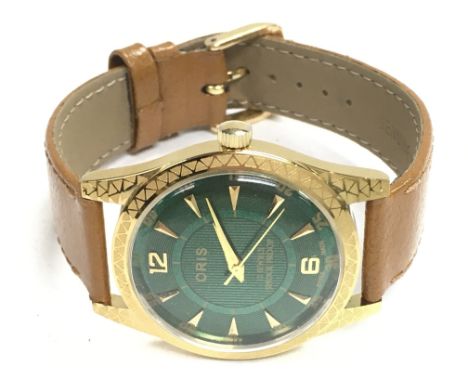 A 17 jewel mens Manual wind Oris watch. 35mm case reconditioned and good working order