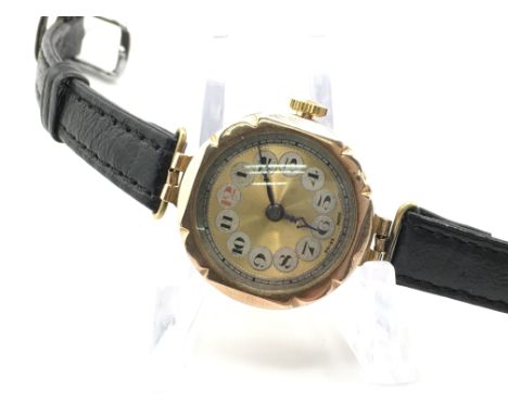 A 9ct gold vintage watch. Winds and runs. Postage B