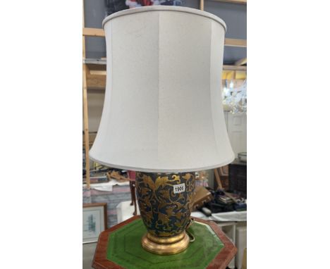 An oriental style ceramic table lamp with shade