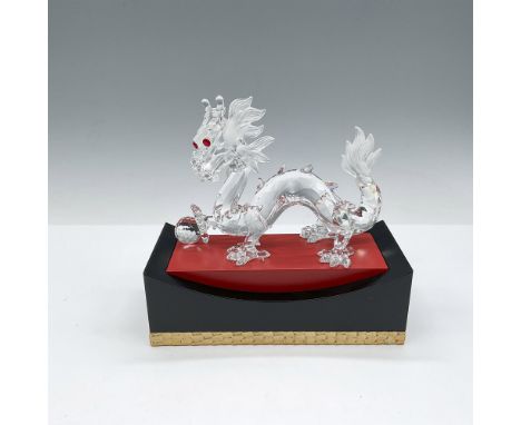The annual edition figurine is part of the Fabulous Creatures trilogy. Designed of clear faceted crystal body, frosted crysta
