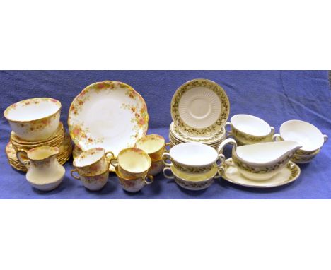 Wedgwood 'Louisana' twin-handled soup bowls, gravy boat, side plates, Aynsley dinner plates, side plates, cups&nbsp;and Royal