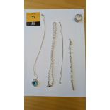 Assorted jewellery lot comprising pendant and necklace, complete necklace, necklace with slightly da