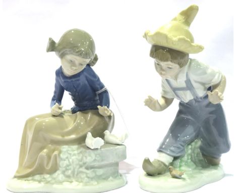 Nao boy figurine, H: 16 cm and a Nao girl figurine, H: 16 cm. No cracks, chips or visible restoration to either. P&amp;P Grou