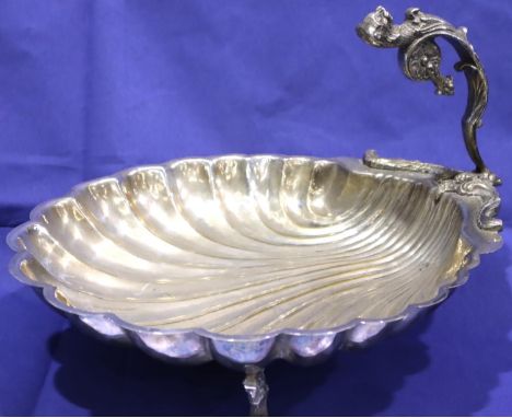 Large Walker &amp; Hall silver plated shell dish, D: 32 cm. P&amp;P Group 2 (£18+VAT for the first lot and £3+VAT for subsequ
