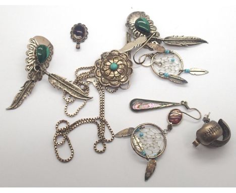 Mixed silver jewellery including brooches. P&amp;P Group 1 (£14+VAT for the first lot and £1+VAT for subsequent lots) 
