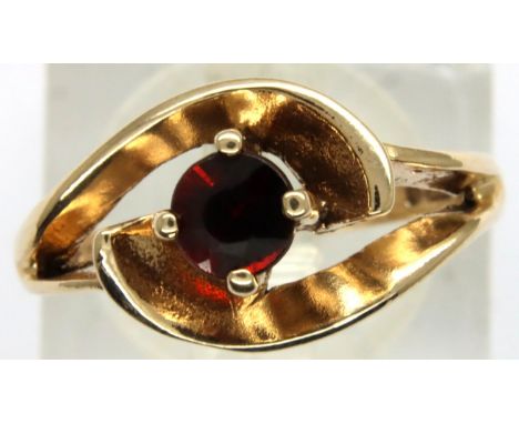 9ct gold and ruby ring, size M, 2.1g. P&amp;P Group 1 (£14+VAT for the first lot and £1+VAT for subsequent lots) 