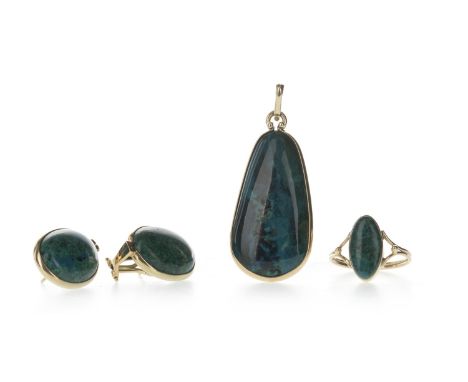 BLUE HARDSTONE SUITE OF JEWELLERY, comprising pendant, earrings and ring, the earrings marked 585, the pendant unmarked, the 