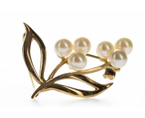 PEARL BROOCH, of openwork form, with six spherical pearls, 28mm high, in nine carat gold, 2.9g