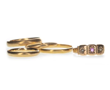 RED GEM SET AND PEARL RING, set with a central pinkish red gem flanked by two seed pearls, in fifteen carat gold, size N, 2.1
