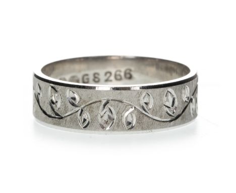 WHITE GOLD WEDDING RING, with engraved foliate decoration, in eighteen carat gold, size P 1/2, 6.3g