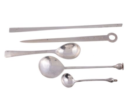  Five modern silver flatware or cutlery pieces,   comprising: a Court pattern spoon by Gerald Benney, London 1999 (millennium