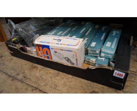 A quantity of Lima HO gauge locomotives, tenders and related, most boxed. 