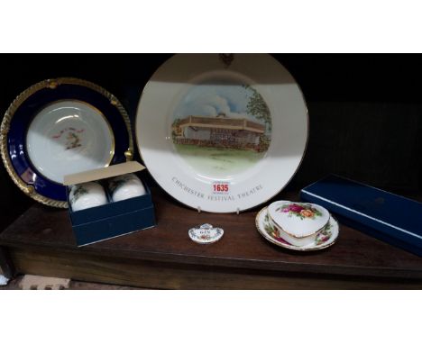 A 19th century Chamberlains Worcester dessert plate, painted with a crest; together with a Coalport Limited Edition Chicheste