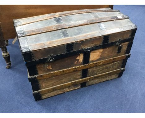VINTAGE CABIN TRUNK