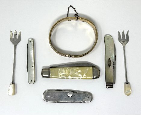 A silver fruit knife, with a mother of pearl handle, three other fruit knives, and a gold bangle 