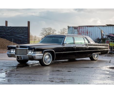 High-quality American Fleetwood Limousine, in regular use up to 2015 - light recommissioning requiredPre-eminent in the luxur