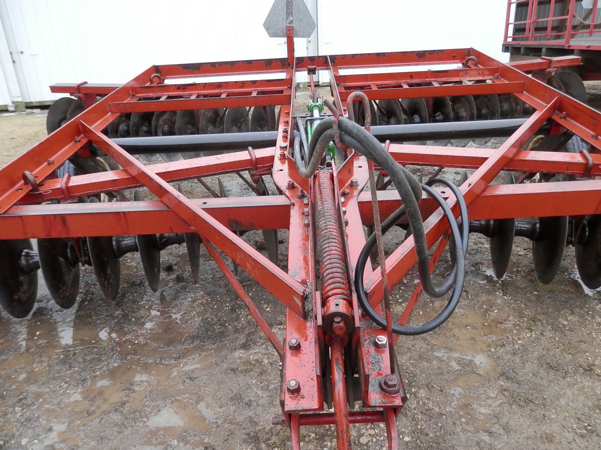 IH 370 14' disk, 20" blades, 7" Spacing, always shedded & VG!
