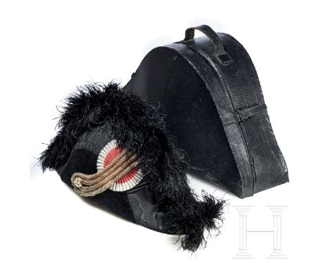 Zweispitz und Koffer für Angehörige des Malteserordens, um 1900  Steifer Korpus mit schwarzem seidigen Filz bezogen, umlaufen