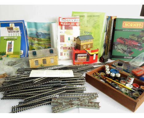A mixed lot to include a large quantity of mainly Hornby 00 gauge railway track pieces and points, 'Hornby: The Official Illu