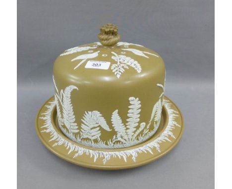 Cheese bell and stand, with fern pattern and straw finial, 32cm diameter 