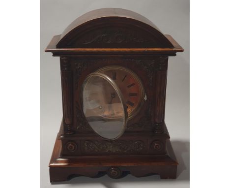 Vintage oak cased mantle clock. 