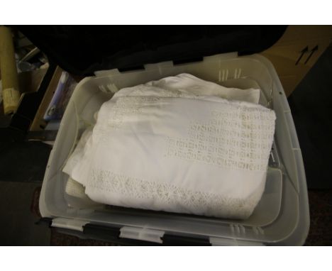 Box of mixed vintage linen
