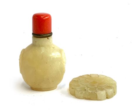 A jade snuff bottle with coral coloured stopper with spoon, 7.2cmH, together with a jade medallion, 4.4cmD 