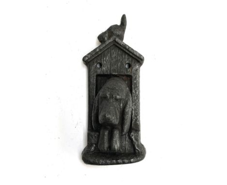 A cast iron cat and dog door knocker, 14.5cmL 