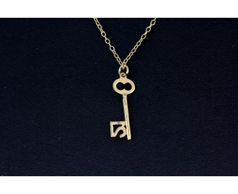 A hallmarked 9ct yellow gold chain and '21' key pendant, L. 40cm. Approx. 2.8gr.