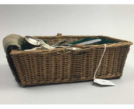 SMALL GROUP OF SILVER TEA AND SALT SPOONS,along with further mixed silver and chromium plated flatware