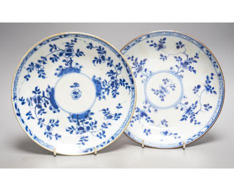 Two Chinese Kangxi blue and white dishes22cm