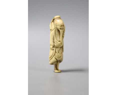 A late 18th/early 19th century Japanese carved stag antler netsuke modelled as a Sennin, 7.4 cm