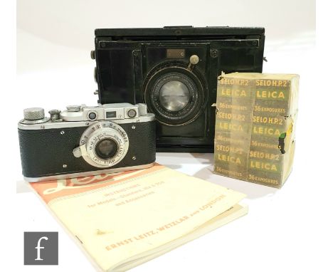 A Russian 'Leica II' style 35mm camera, patt 6665, Nr 374419 in black case and leather outer case, S/D, a block of six unopen