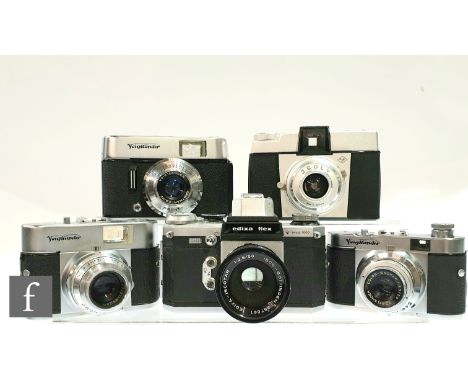 A collection of vintage camera to include two Voightlander Vito B 35mm rangefinder cameras with color-skopar 1:3.5/50 mm and 