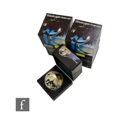 Five boxed Rosenthal Studio-Linie Icarus Glaskugel (glass sphere) Christmas tree baubles designed by Bjorn Wiinblad comprisin
