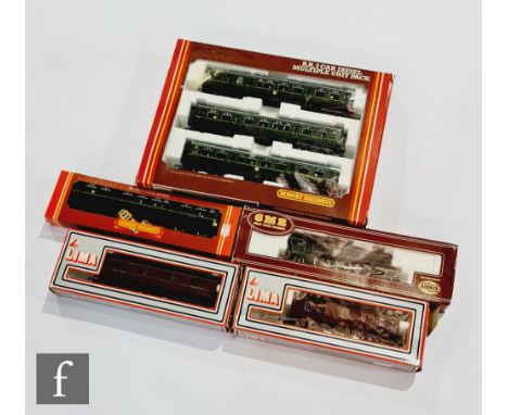A collection of OO gauge model railway, to include Hornby R687 Class 110 BR green 3 Car DMU set with power car, dummy car and