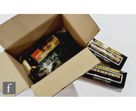 A collection of N gauge model railway items to include two boxed Graham Farish Mk1 coaches, a Hornby Minitrix 519 National Be